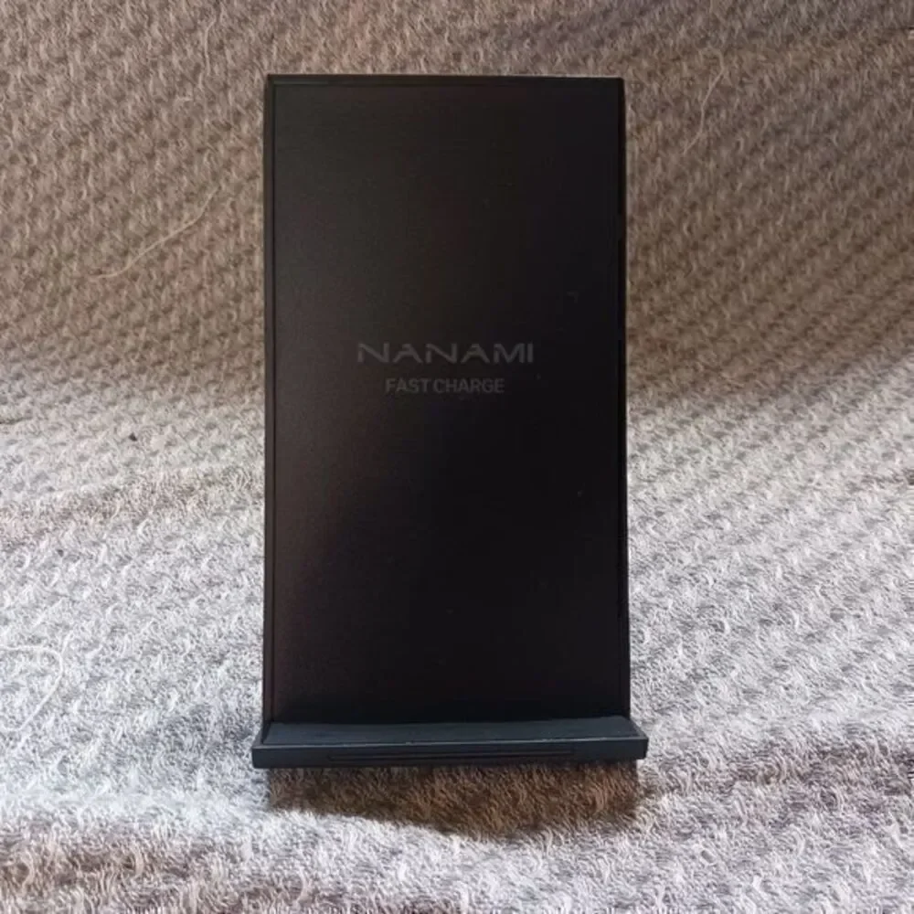 Nanami Qi Certified Wireless Charging Stand